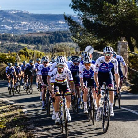 RACE TO GLORY!